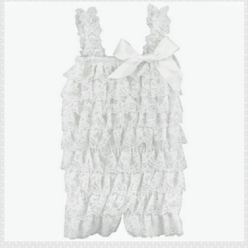 White lace romper NEW